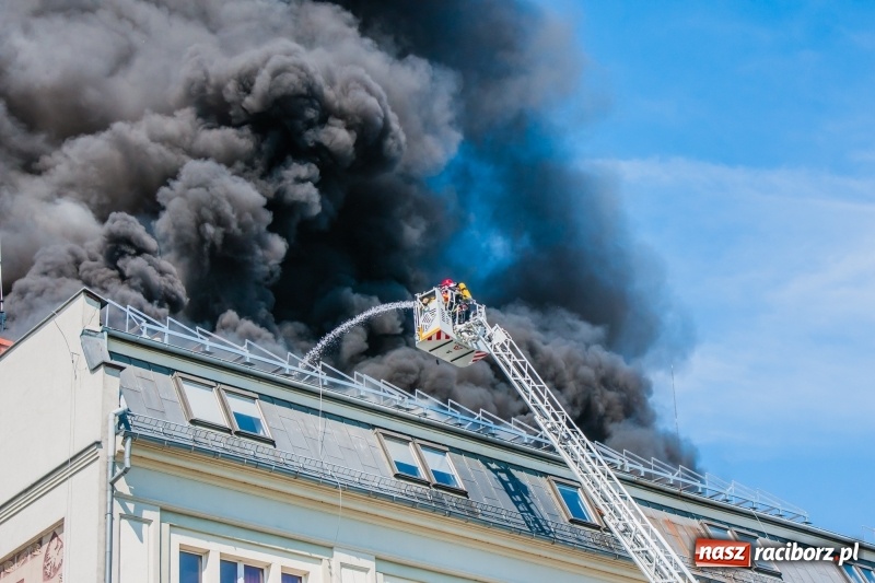 Zdjęcie w galerii na portalu naszraciborz.pl: Święty Marceli czuwał! Po pożarze dachu magistratu przyszedł czas na wnioski? wiadomości z regionu