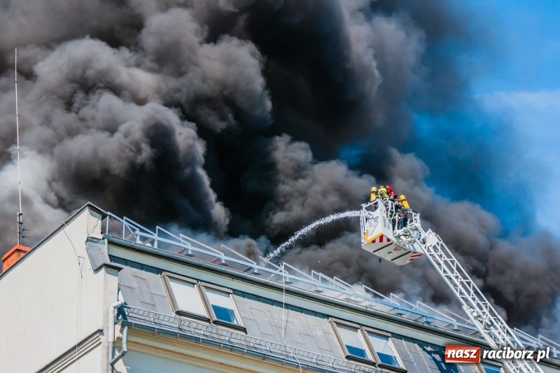 Zdjęcie w galerii na portalu naszraciborz.pl: Święty Marceli czuwał! Po pożarze dachu magistratu przyszedł czas na wnioski? wiadomości z regionu