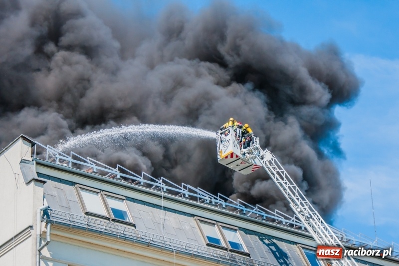 Zdjęcie w galerii na portalu naszraciborz.pl: Święty Marceli czuwał! Po pożarze dachu magistratu przyszedł czas na wnioski? wiadomości z regionu