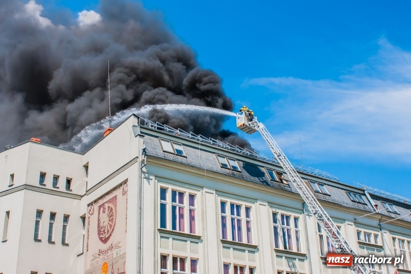 Zdjęcie w galerii na portalu naszraciborz.pl: Święty Marceli czuwał! Po pożarze dachu magistratu przyszedł czas na wnioski? wiadomości z regionu