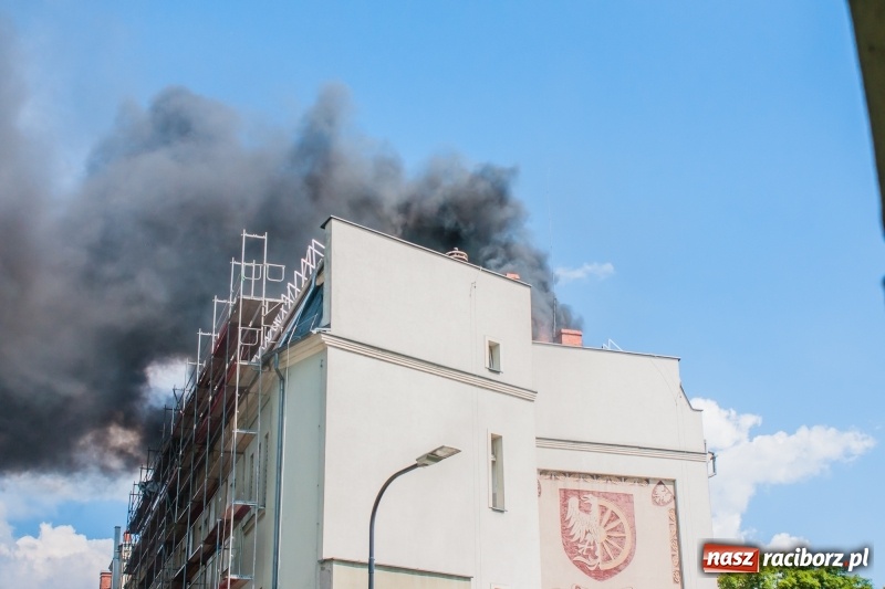 Zdjęcie w galerii na portalu naszraciborz.pl: Święty Marceli czuwał! Po pożarze dachu magistratu przyszedł czas na wnioski? wiadomości z regionu
