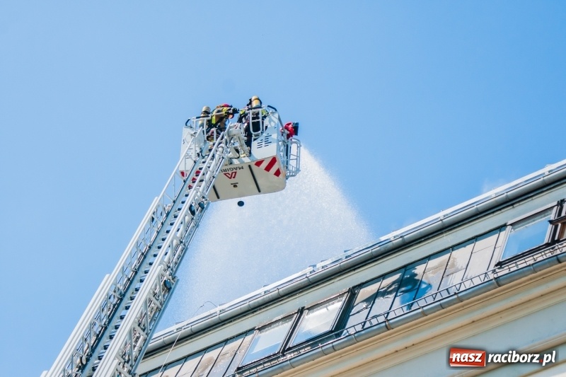 Zdjęcie w galerii na portalu naszraciborz.pl: Święty Marceli czuwał! Po pożarze dachu magistratu przyszedł czas na wnioski? wiadomości z regionu