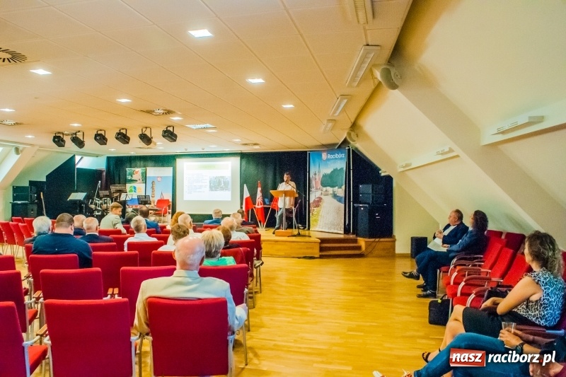 Zdjęcie w galerii na portalu naszraciborz.pl: Trzydzieści lat po wyborach z 1989 roku  wiadomości z regionu