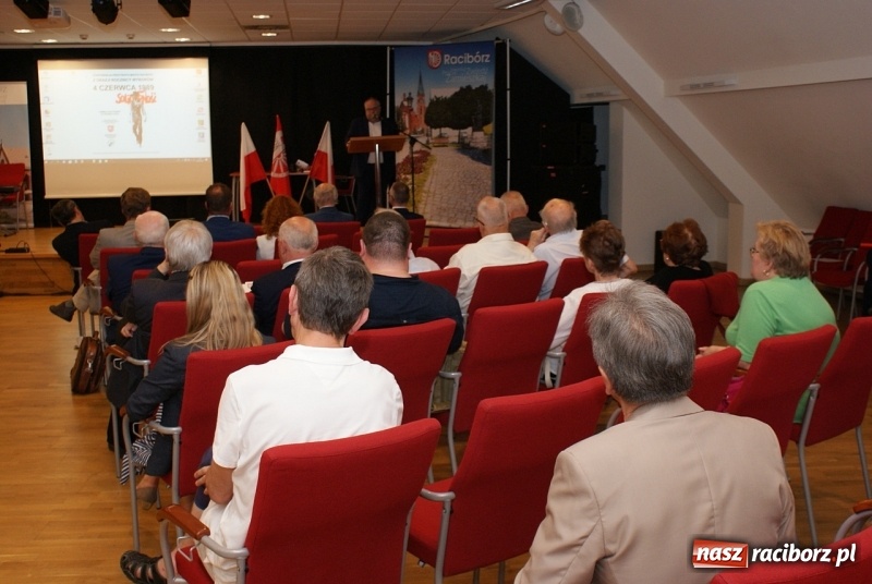 Zdjęcie w galerii na portalu naszraciborz.pl: Trzydzieści lat po wyborach z 1989 roku  wiadomości z regionu