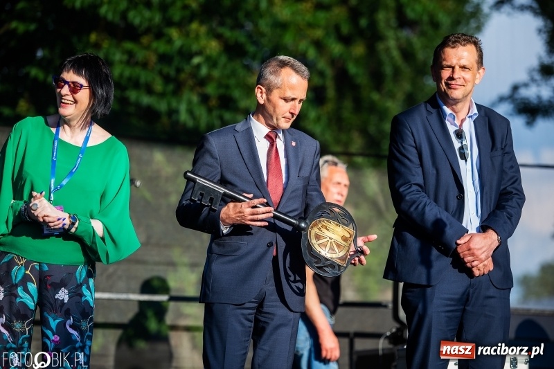 Zdjęcie w galerii na portalu naszraciborz.pl: Łobuzy i Cleo gwiazdami raciborskich Juwenaliów [FOTO i WIDEO] wiadomości z regionu