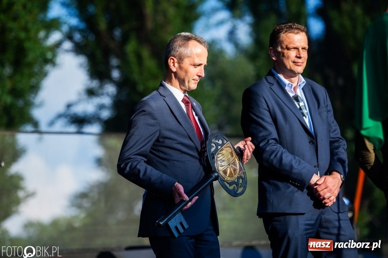 Zdjęcie w galerii na portalu naszraciborz.pl: Łobuzy i Cleo gwiazdami raciborskich Juwenaliów [FOTO i WIDEO] wiadomości z regionu