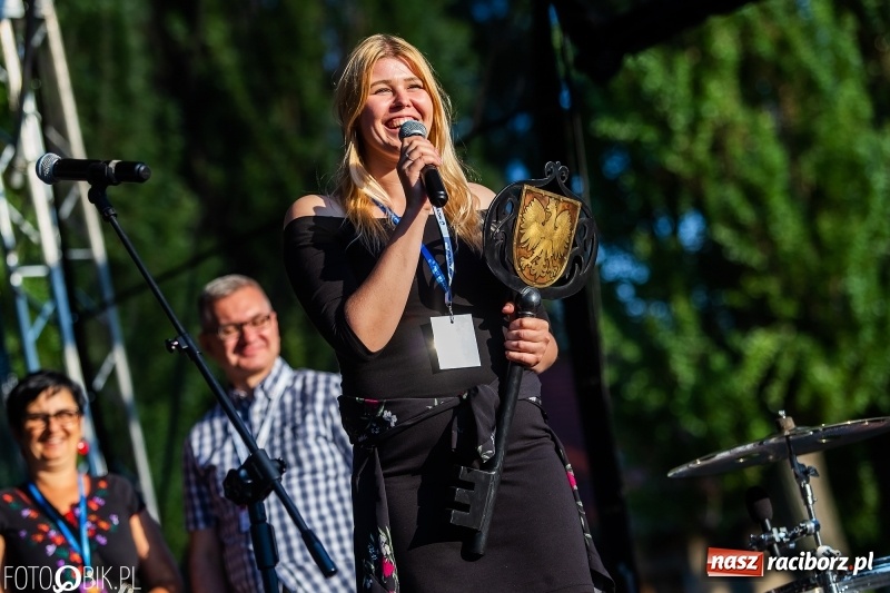 Zdjęcie w galerii na portalu naszraciborz.pl: Łobuzy i Cleo gwiazdami raciborskich Juwenaliów [FOTO i WIDEO] wiadomości z regionu