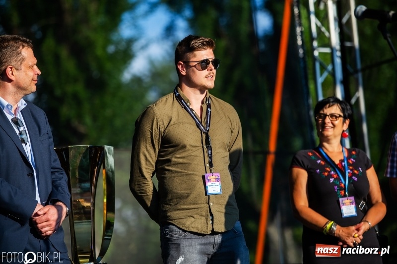 Zdjęcie w galerii na portalu naszraciborz.pl: Łobuzy i Cleo gwiazdami raciborskich Juwenaliów [FOTO i WIDEO] wiadomości z regionu