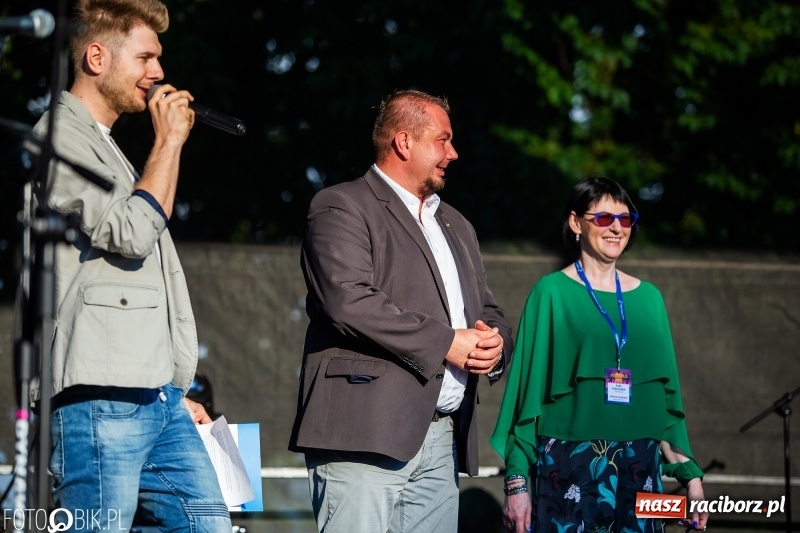 Zdjęcie w galerii na portalu naszraciborz.pl: Łobuzy i Cleo gwiazdami raciborskich Juwenaliów [FOTO i WIDEO] wiadomości z regionu