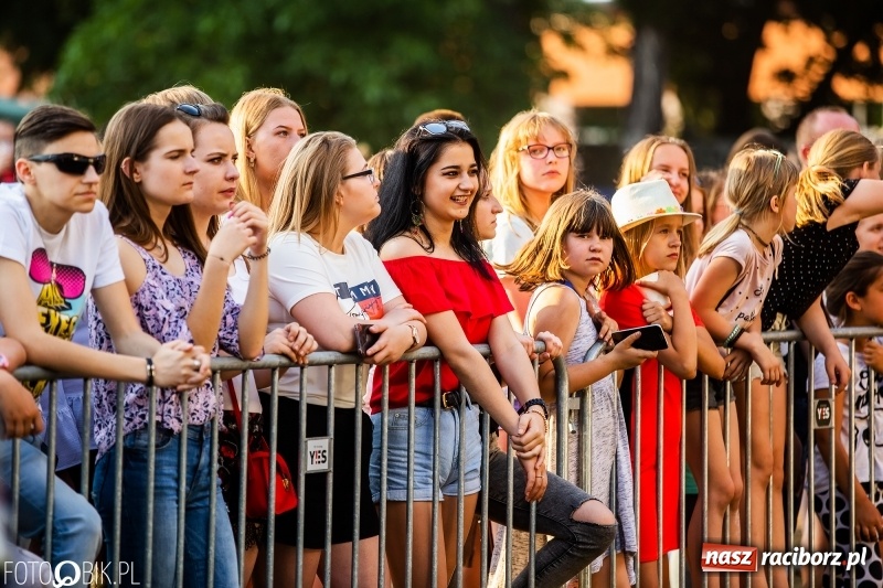 Zdjęcie w galerii na portalu naszraciborz.pl: Łobuzy i Cleo gwiazdami raciborskich Juwenaliów [FOTO i WIDEO] wiadomości z regionu