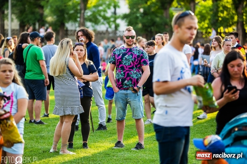 Zdjęcie w galerii na portalu naszraciborz.pl: Łobuzy i Cleo gwiazdami raciborskich Juwenaliów [FOTO i WIDEO] wiadomości z regionu