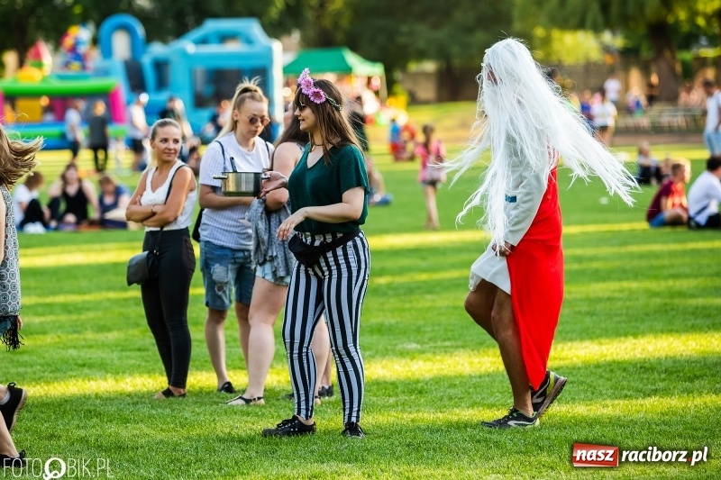 Zdjęcie w galerii na portalu naszraciborz.pl: Łobuzy i Cleo gwiazdami raciborskich Juwenaliów [FOTO i WIDEO] wiadomości z regionu