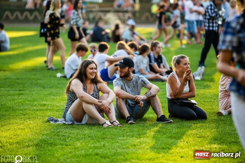 Zdjęcie w galerii na portalu naszraciborz.pl: Łobuzy i Cleo gwiazdami raciborskich Juwenaliów [FOTO i WIDEO] wiadomości z regionu