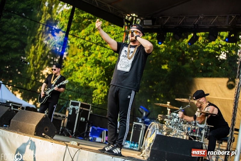 Zdjęcie w galerii na portalu naszraciborz.pl: Łobuzy i Cleo gwiazdami raciborskich Juwenaliów [FOTO i WIDEO] wiadomości z regionu