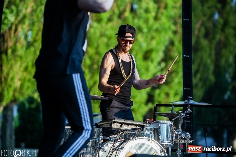 Zdjęcie w galerii na portalu naszraciborz.pl: Łobuzy i Cleo gwiazdami raciborskich Juwenaliów [FOTO i WIDEO] wiadomości z regionu