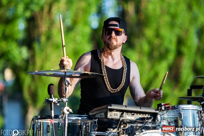 Zdjęcie w galerii na portalu naszraciborz.pl: Łobuzy i Cleo gwiazdami raciborskich Juwenaliów [FOTO i WIDEO] wiadomości z regionu