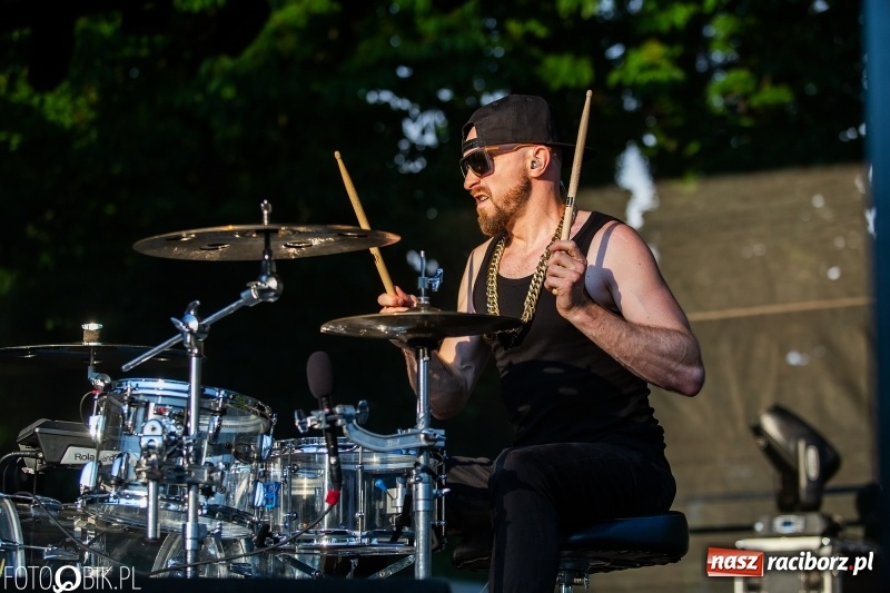 Zdjęcie w galerii na portalu naszraciborz.pl: Łobuzy i Cleo gwiazdami raciborskich Juwenaliów [FOTO i WIDEO] wiadomości z regionu