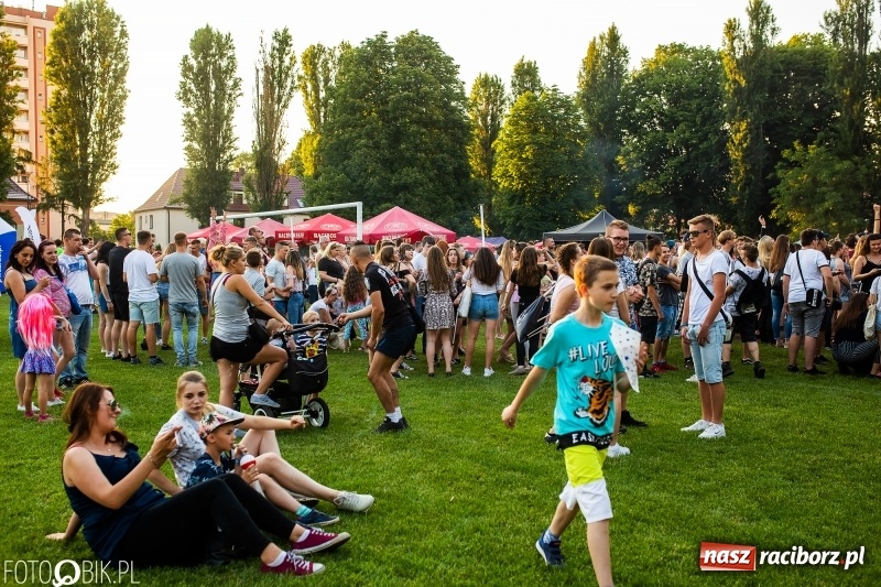Zdjęcie w galerii na portalu naszraciborz.pl: Łobuzy i Cleo gwiazdami raciborskich Juwenaliów [FOTO i WIDEO] wiadomości z regionu