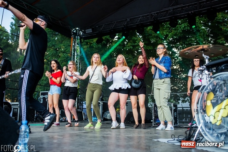 Zdjęcie w galerii na portalu naszraciborz.pl: Łobuzy i Cleo gwiazdami raciborskich Juwenaliów [FOTO i WIDEO] wiadomości z regionu