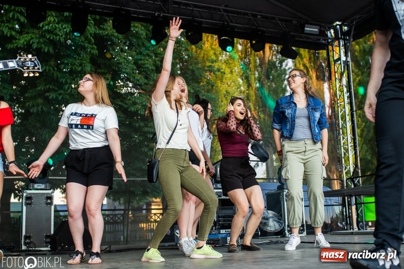 Zdjęcie w galerii na portalu naszraciborz.pl: Łobuzy i Cleo gwiazdami raciborskich Juwenaliów [FOTO i WIDEO] wiadomości z regionu