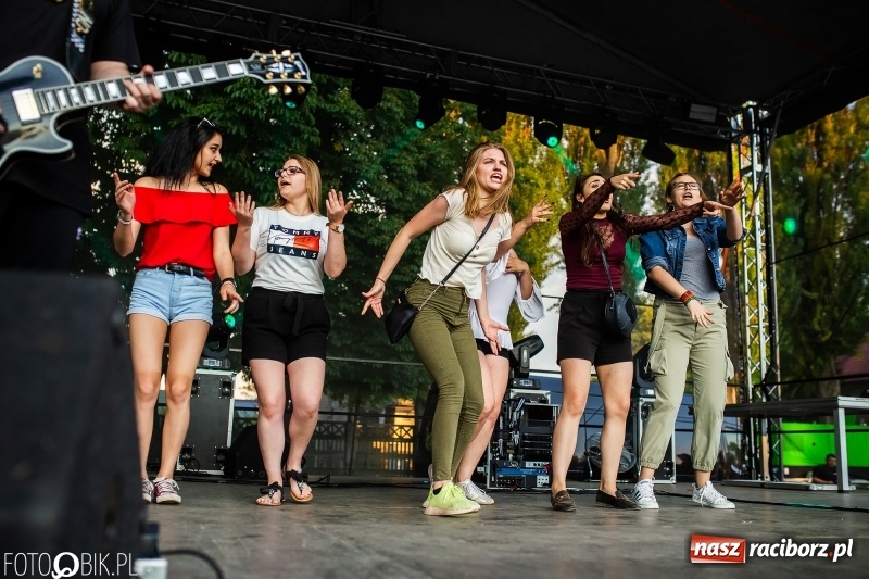 Zdjęcie w galerii na portalu naszraciborz.pl: Łobuzy i Cleo gwiazdami raciborskich Juwenaliów [FOTO i WIDEO] wiadomości z regionu