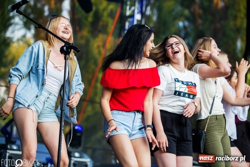Zdjęcie w galerii na portalu naszraciborz.pl: Łobuzy i Cleo gwiazdami raciborskich Juwenaliów [FOTO i WIDEO] wiadomości z regionu