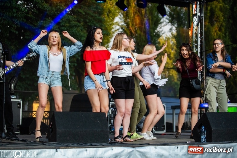 Zdjęcie w galerii na portalu naszraciborz.pl: Łobuzy i Cleo gwiazdami raciborskich Juwenaliów [FOTO i WIDEO] wiadomości z regionu