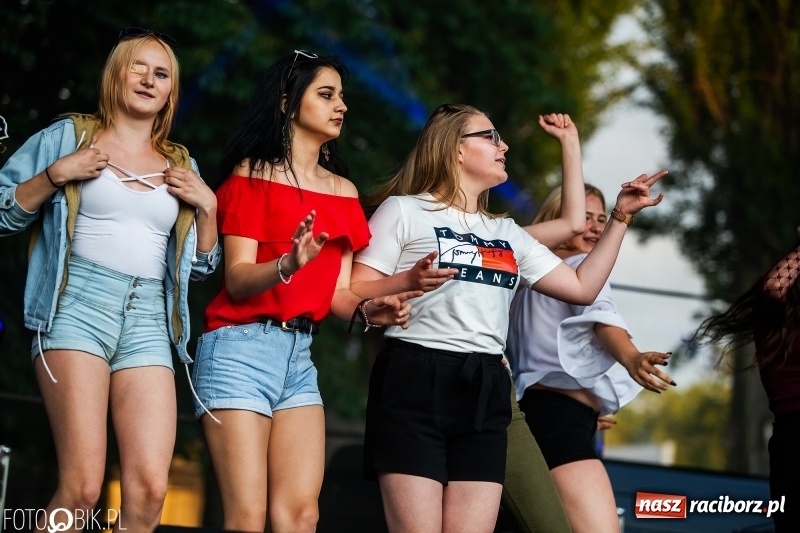 Zdjęcie w galerii na portalu naszraciborz.pl: Łobuzy i Cleo gwiazdami raciborskich Juwenaliów [FOTO i WIDEO] wiadomości z regionu