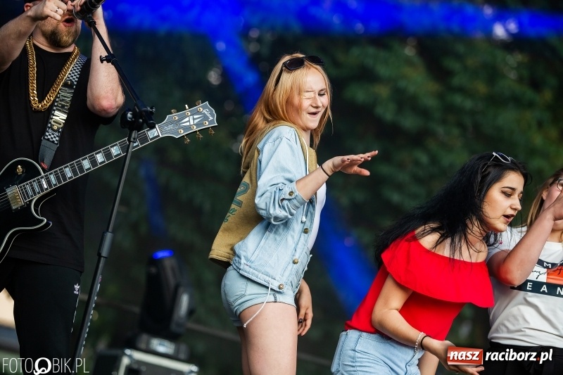 Zdjęcie w galerii na portalu naszraciborz.pl: Łobuzy i Cleo gwiazdami raciborskich Juwenaliów [FOTO i WIDEO] wiadomości z regionu