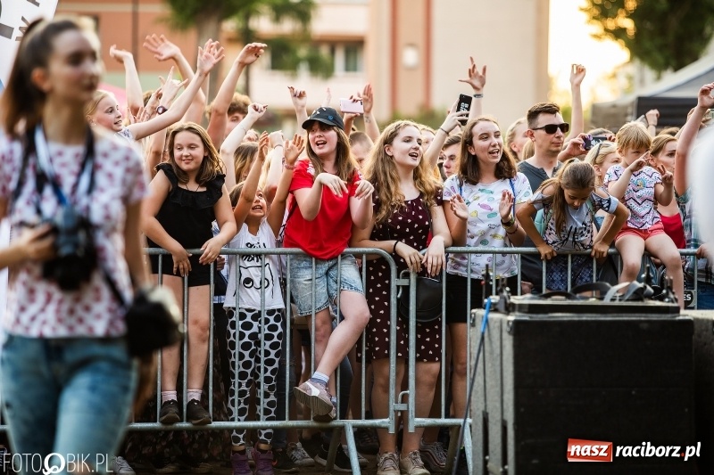 Zdjęcie w galerii na portalu naszraciborz.pl: Łobuzy i Cleo gwiazdami raciborskich Juwenaliów [FOTO i WIDEO] wiadomości z regionu