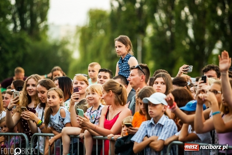 Zdjęcie w galerii na portalu naszraciborz.pl: Łobuzy i Cleo gwiazdami raciborskich Juwenaliów [FOTO i WIDEO] wiadomości z regionu
