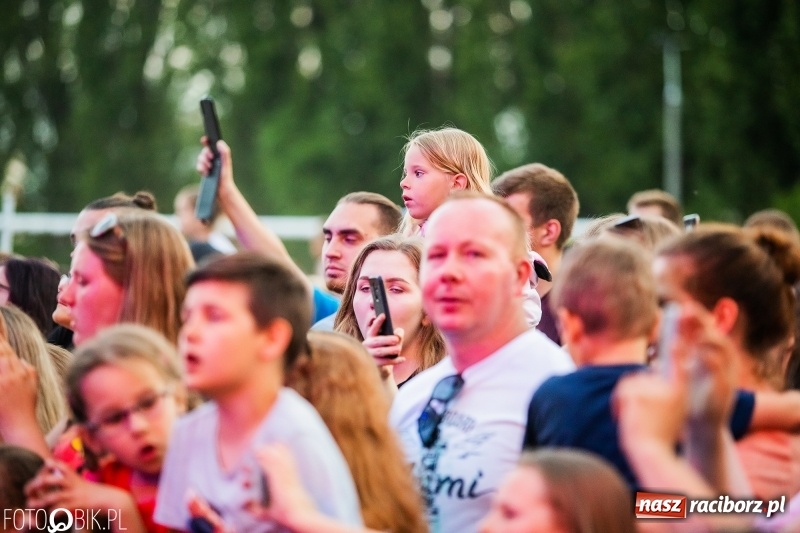 Zdjęcie w galerii na portalu naszraciborz.pl: Łobuzy i Cleo gwiazdami raciborskich Juwenaliów [FOTO i WIDEO] wiadomości z regionu