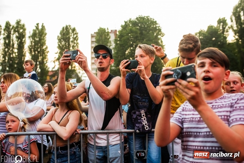 Zdjęcie w galerii na portalu naszraciborz.pl: Łobuzy i Cleo gwiazdami raciborskich Juwenaliów [FOTO i WIDEO] wiadomości z regionu