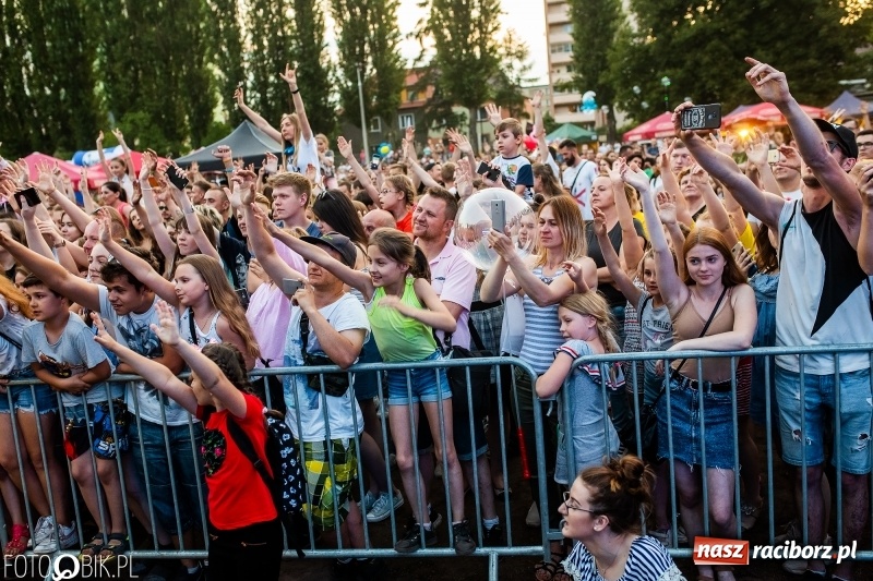 Zdjęcie w galerii na portalu naszraciborz.pl: Łobuzy i Cleo gwiazdami raciborskich Juwenaliów [FOTO i WIDEO] wiadomości z regionu