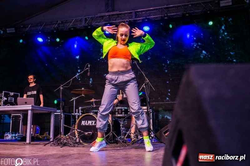 Zdjęcie w galerii na portalu naszraciborz.pl: Łobuzy i Cleo gwiazdami raciborskich Juwenaliów [FOTO i WIDEO] wiadomości z regionu