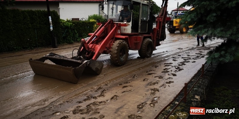 Zdjęcie w galerii na portalu naszraciborz.pl: Ulewy zamieniają ulice w rwące potoki. Powiat znów podtopiony [FOTO i WIDEO] wiadomości z regionu