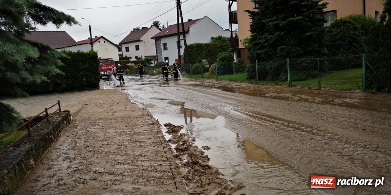 Zdjęcie w galerii na portalu naszraciborz.pl: Ulewy zamieniają ulice w rwące potoki. Powiat znów podtopiony [FOTO i WIDEO] wiadomości z regionu