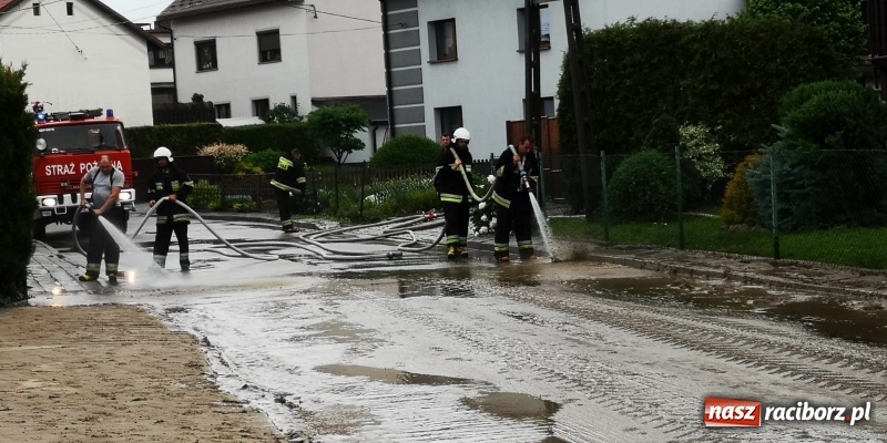 Zdjęcie w galerii na portalu naszraciborz.pl: Ulewy zamieniają ulice w rwące potoki. Powiat znów podtopiony [FOTO i WIDEO] wiadomości z regionu