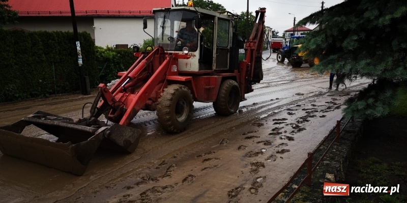 Zdjęcie w galerii na portalu naszraciborz.pl: Ulewy zamieniają ulice w rwące potoki. Powiat znów podtopiony [FOTO i WIDEO] wiadomości z regionu