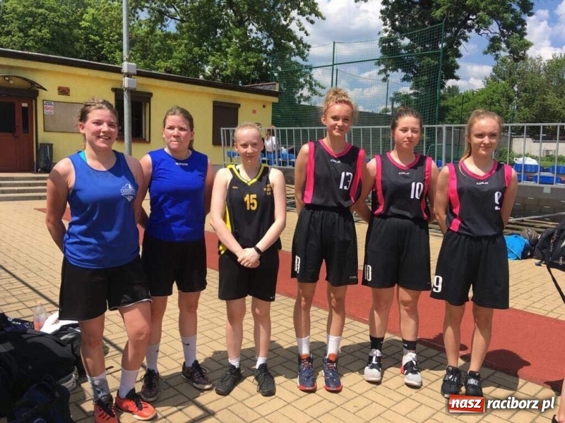 Zdjęcie w galerii na portalu naszraciborz.pl: Raciborzanie na podium Mistrzostw Śląska w streetballu wiadomości z regionu