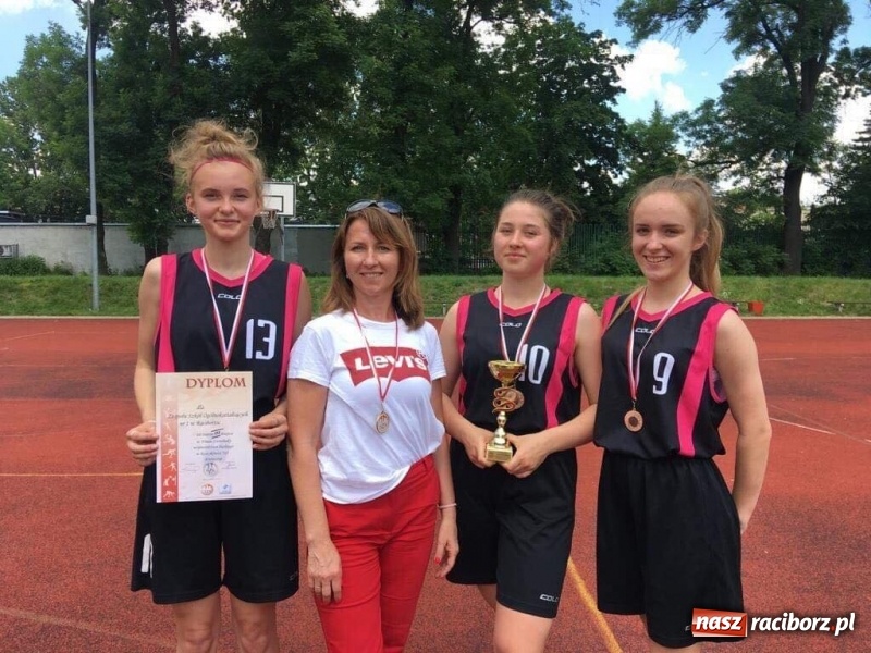 Zdjęcie w galerii na portalu naszraciborz.pl: Raciborzanie na podium Mistrzostw Śląska w streetballu wiadomości z regionu