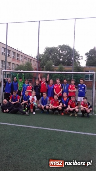 Zdjęcie w galerii na portalu naszraciborz.pl: Sportowe zmagania na zakończenie projektu wiadomości z regionu