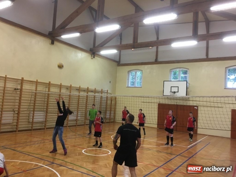 Zdjęcie w galerii na portalu naszraciborz.pl: Sportowe zmagania na zakończenie projektu wiadomości z regionu