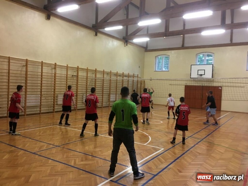 Zdjęcie w galerii na portalu naszraciborz.pl: Sportowe zmagania na zakończenie projektu wiadomości z regionu