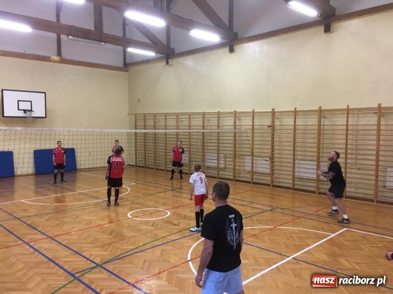 Zdjęcie w galerii na portalu naszraciborz.pl: Sportowe zmagania na zakończenie projektu wiadomości z regionu