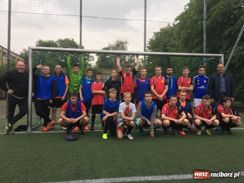 Zdjęcie w galerii na portalu naszraciborz.pl: Sportowe zmagania na zakończenie projektu wiadomości z regionu