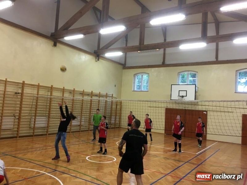 Zdjęcie w galerii na portalu naszraciborz.pl: Sportowe zmagania na zakończenie projektu wiadomości z regionu