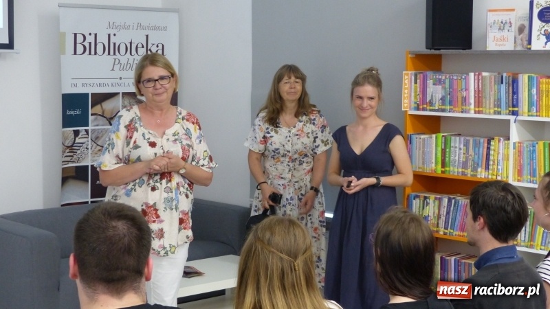 Zdjęcie w galerii na portalu naszraciborz.pl: Wystawa prac uczniów Liceum Plastycznego w raciborskiej bibliotece wiadomości z regionu