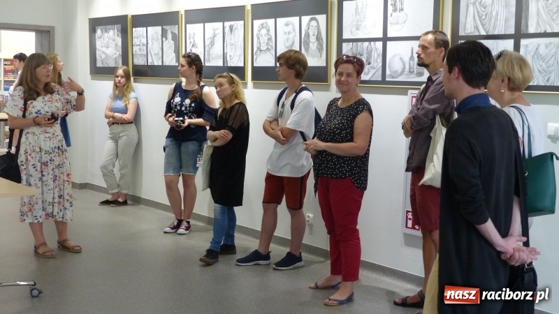 Zdjęcie w galerii na portalu naszraciborz.pl: Wystawa prac uczniów Liceum Plastycznego w raciborskiej bibliotece wiadomości z regionu