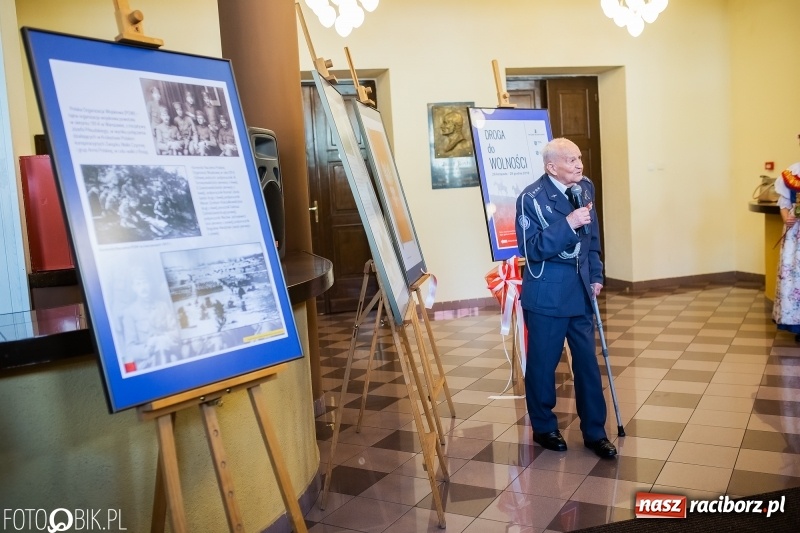 Zdjęcie w galerii na portalu naszraciborz.pl: Stulecie Powstań Śląskich w DK Strzecha  wiadomości z regionu